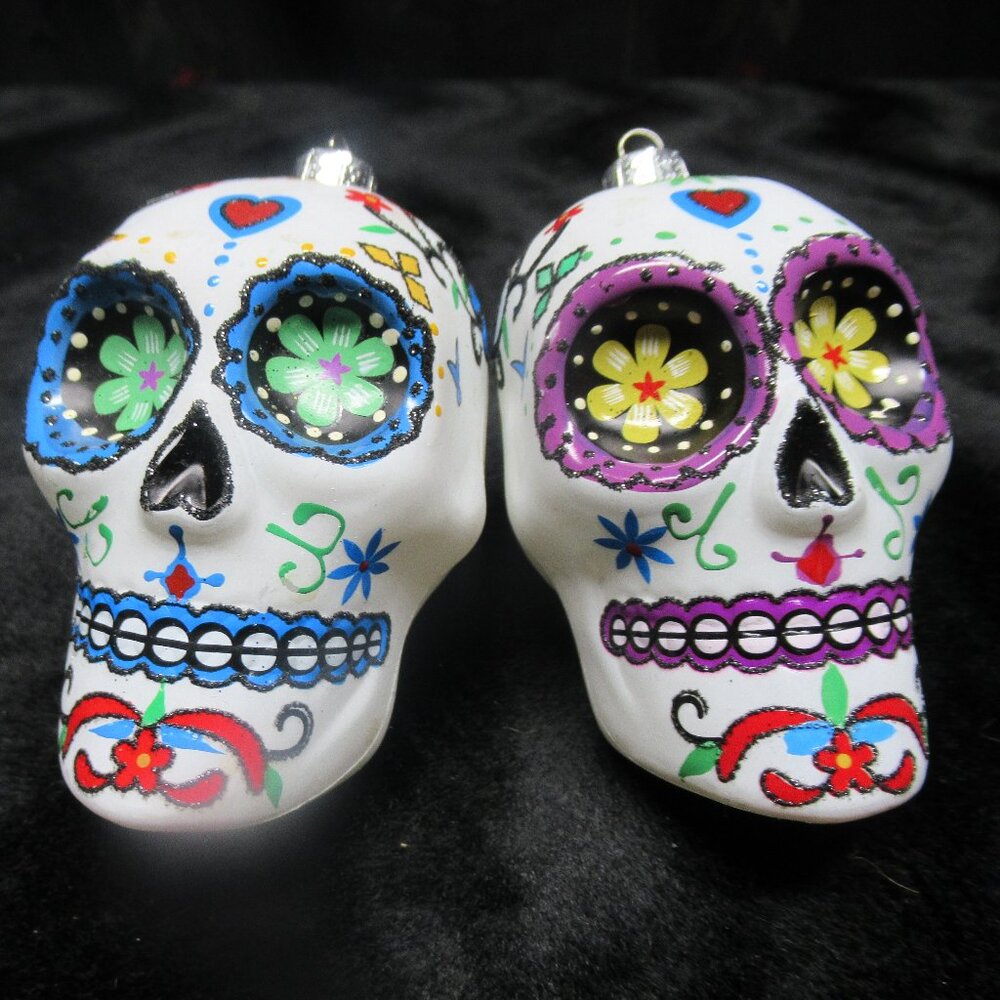 2 pc Day of the Dead Plastic Sugar Skull Halloween Dia de Los Muertos Ornaments
